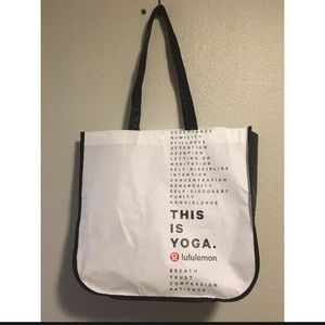 🛍 This is Yoga Lululemon Tote